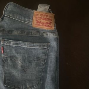 Levis light jeans! Just kinda giving farm, or go out for breakfast kinda look.